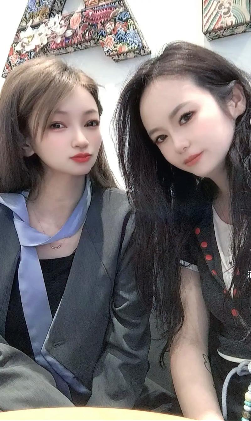 标题：《抖出快乐源泉：在抖音短视频里解锁生活的N种治愈时刻》